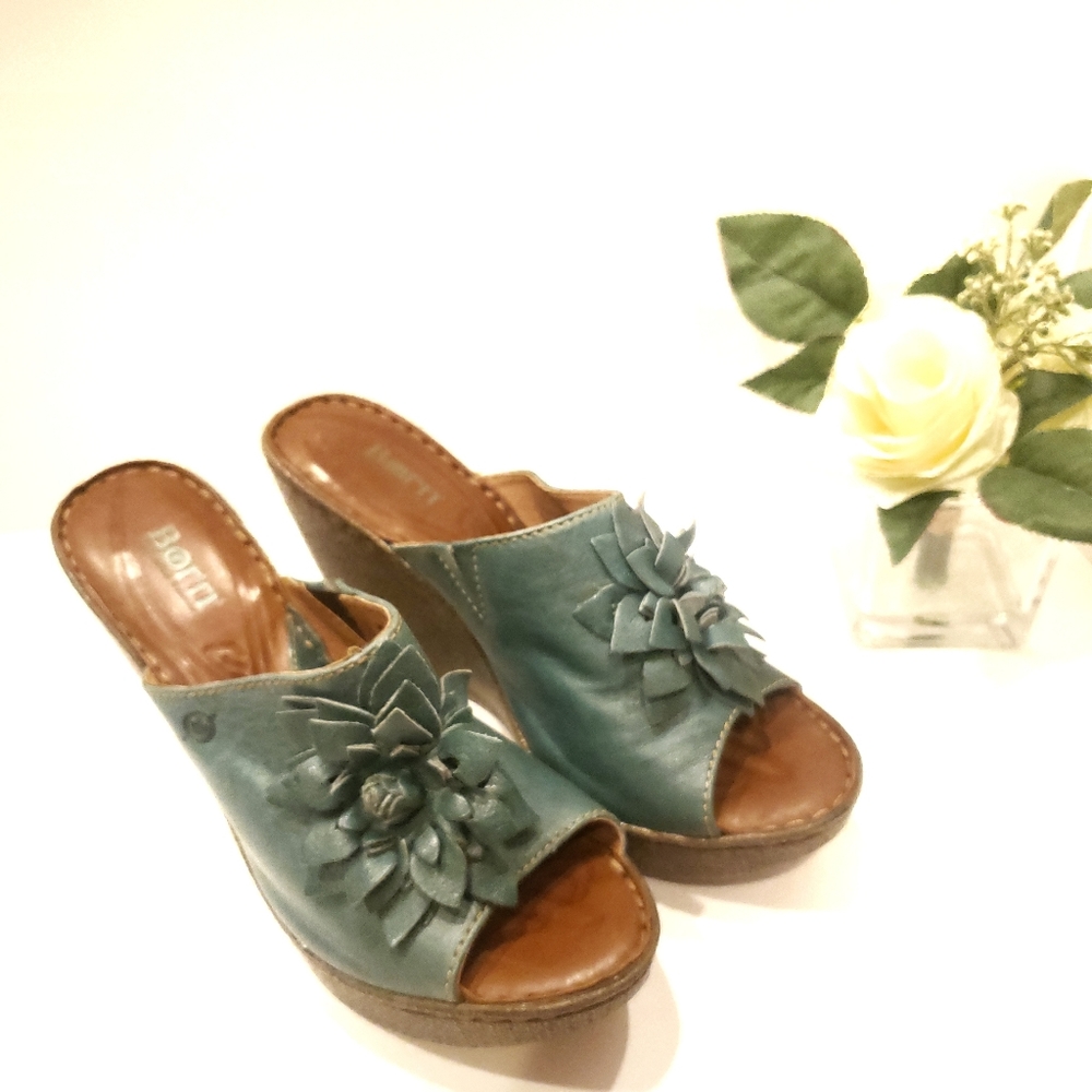 Born handcrafted open toe turquoise floral wedges Size 10/42 EU and 7-7.5 US.